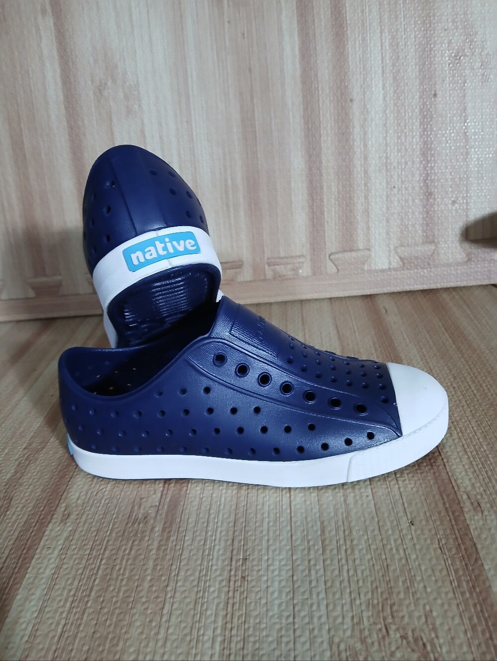 Native Shoes Jefferson Water Shoes Kids J2  Blue Outdoor Summer Like New Waterpr